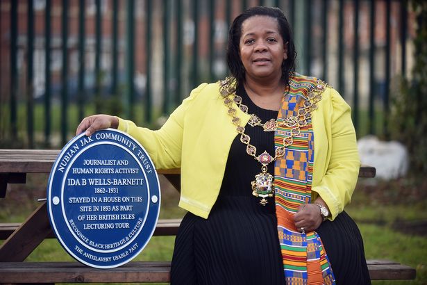 Coun Yvonne Mosquito with the blue plaque honouring US race campaigner Ida B. Wells.