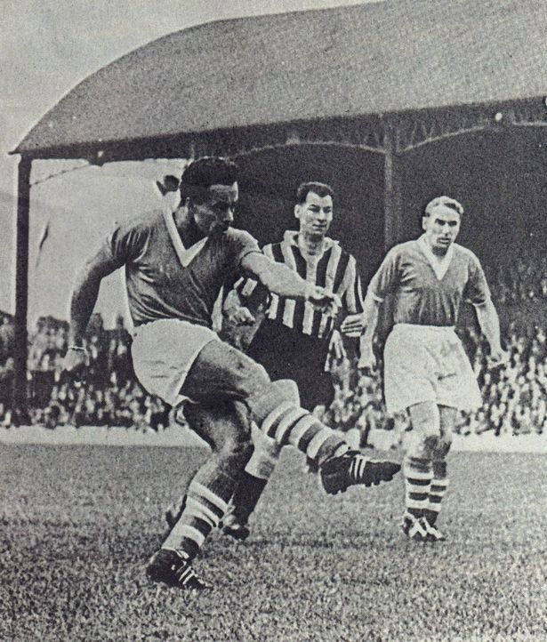 Lindy Delapenha kicks the ball